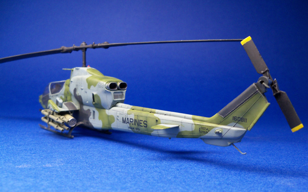 Testors Italeri Bell SeaCobra AH-1T 