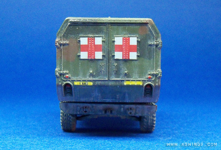 Revell M-997 Maxi Ambulance HMMWV 1:72 scale model